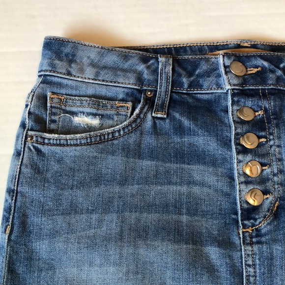 JOE’S JEANS, MELISSA BUTTON FLY DISTRESSED DENIM MINI SKIRT/PREOWNED - Picture 4 of 14